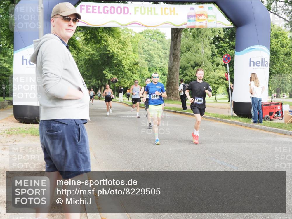 29.06.2025 - hella hamburg halbmarathon MichiJ http://msf.ph/oto/8229505 29.06.2025 10:26:17 Zwischen KM18-KM19 1290, 4865, 6123, 9296, 9313, 9944, 10190, 10451, 13148, 15410, 17125 meine-sportfotos.de
