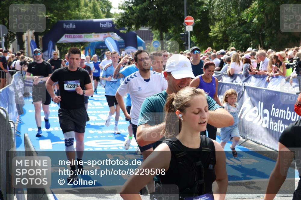 29.06.2025 - hella hamburg halbmarathon Zöllner http://msf.ph/oto/8229508 29.06.2025 11:30:46 Ziel 1395, 3358, 3430, 4289, 5147, 5406, 6478, 6999, 8717, 9694, 9701, 10924, 14338, 14610, 14611, 16558, 17312, 17344, 18766 meine-sportfotos.de