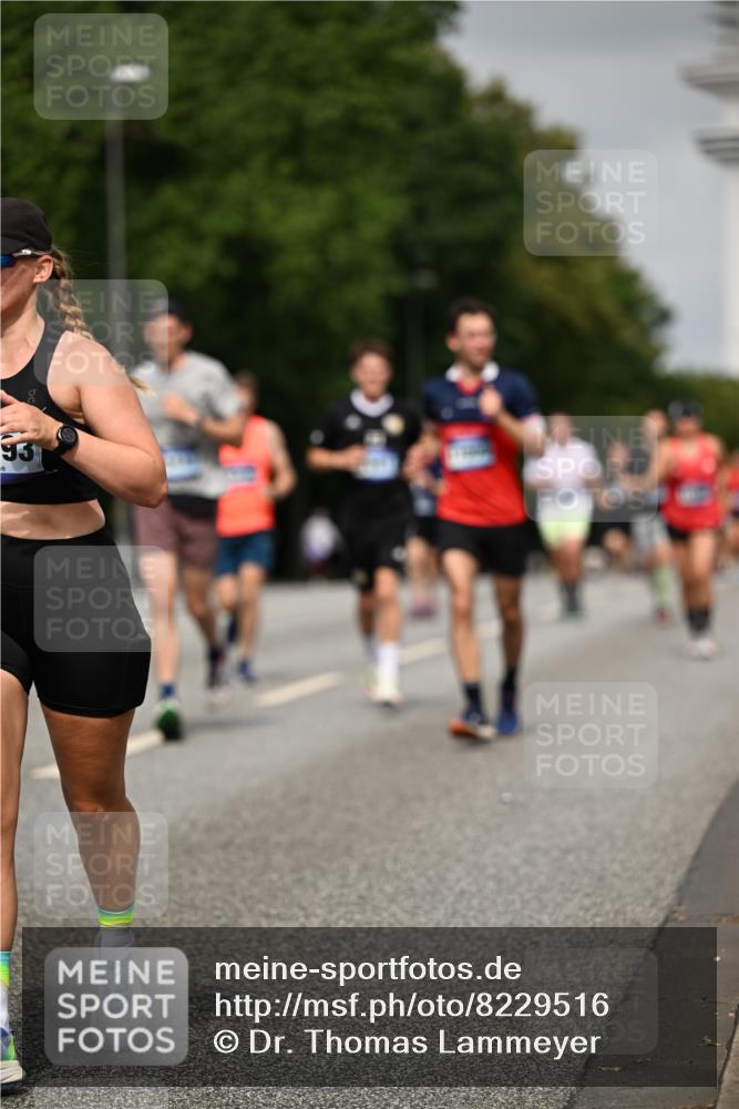 29.06.2025 - hella hamburg halbmarathon Dr. Thomas Lammeyer http://msf.ph/oto/8229516 29.06.2025 10:13:21 Kennedybrücke 1823, 3762, 4592, 7081, 9297, 9306, 10035, 10194, 10819, 11067 meine-sportfotos.de