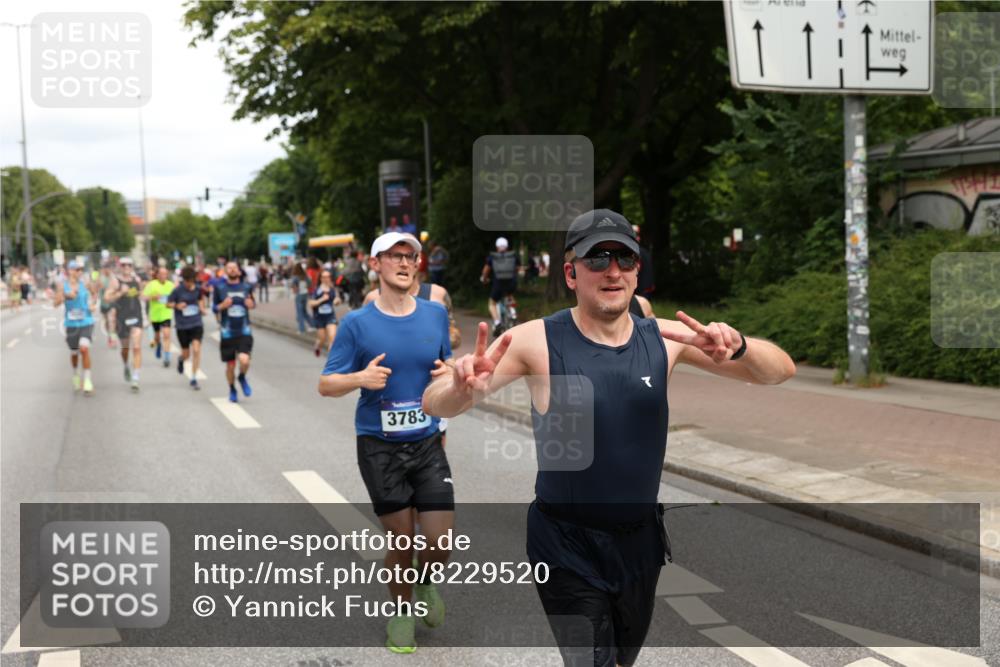 29.06.2025 - hella hamburg halbmarathon Yannick Fuchs http://msf.ph/oto/8229520 29.06.2025 10:33:49 20KM 1343, 1445, 1803, 2525, 2546, 3282, 3783, 4359, 4759, 6037, 6686, 6687, 8450, 8925, 8958, 9265, 11305, 11619, 12772, 13137, 13729, 14093, 14311, 14359, 15013, 15257, 15556, 15561, 15866, 15873, 15965, 16656, 16820, 17005, 17215, 17360, 18149, 18285, 18547, 18734 meine-sportfotos.de