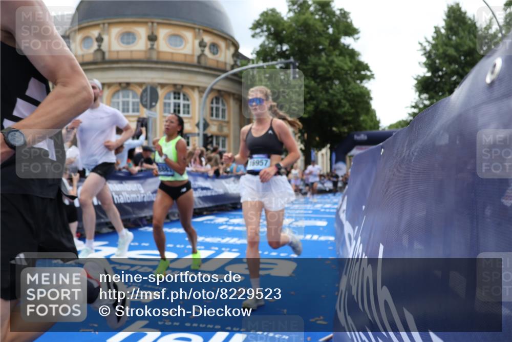 29.06.2025 - hella hamburg halbmarathon Strokosch-Dieckow http://msf.ph/oto/8229523 29.06.2025 10:32:30 Ziel 1707, 5070, 5746, 7845, 8883, 11745, 11877, 13199, 14293, 14908, 16619, 16957, 18135, 18562, 18563 meine-sportfotos.de