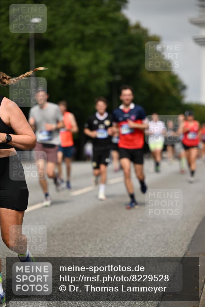 29.06.2025 - hella hamburg halbmarathon Dr. Thomas Lammeyer http://msf.ph/oto/8229528 29.06.2025 10:13:22 Kennedybrücke 1823, 4592, 7081, 7187, 9297, 9306, 10035, 10194, 10819, 11067 meine-sportfotos.de