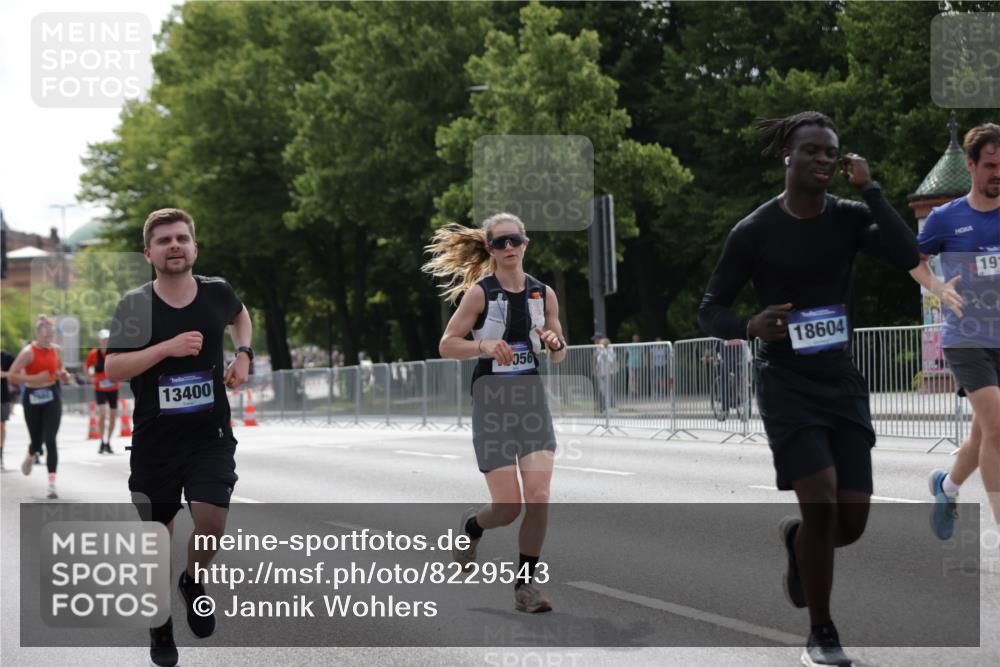 29.06.2025 - hella hamburg halbmarathon Jannik Wohlers http://msf.ph/oto/8229543 29.06.2025 10:27:59 Lombardsbrücke 3445, 5604, 5718, 5939, 6418, 7667, 7980, 8327, 9653, 9654, 9855, 10434, 13045, 13296, 13400, 14017, 18256, 18293, 18604, 19180 meine-sportfotos.de