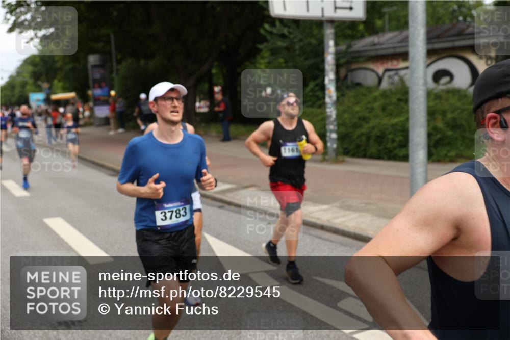 29.06.2025 - hella hamburg halbmarathon Yannick Fuchs http://msf.ph/oto/8229545 29.06.2025 10:33:49 20KM 1343, 1445, 1803, 2525, 2546, 3282, 3783, 4359, 4759, 6037, 6686, 6687, 8450, 8925, 8958, 9265, 11305, 11619, 12772, 13137, 13729, 14093, 14311, 14359, 15013, 15257, 15556, 15561, 15866, 15873, 15965, 16656, 16820, 17005, 17215, 17360, 18149, 18285, 18547, 18734 meine-sportfotos.de