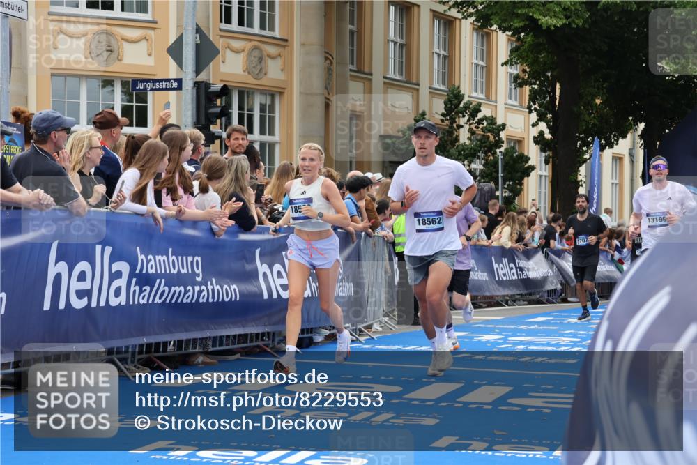 29.06.2025 - hella hamburg halbmarathon Strokosch-Dieckow http://msf.ph/oto/8229553 29.06.2025 10:32:32 Ziel 1707, 1990, 5070, 5746, 8883, 11745, 11877, 13199, 14293, 14908, 16619, 16957, 18135, 18562, 18563 meine-sportfotos.de