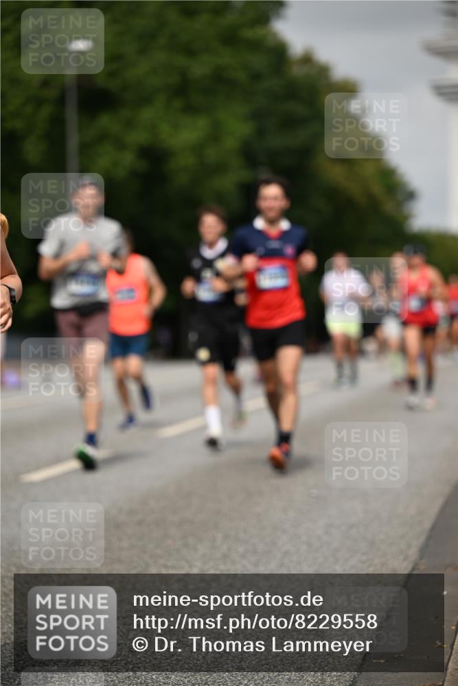 29.06.2025 - hella hamburg halbmarathon Dr. Thomas Lammeyer http://msf.ph/oto/8229558 29.06.2025 10:13:22 Kennedybrücke 1823, 4592, 7081, 7187, 9297, 9306, 10035, 10194, 10819, 11067 meine-sportfotos.de