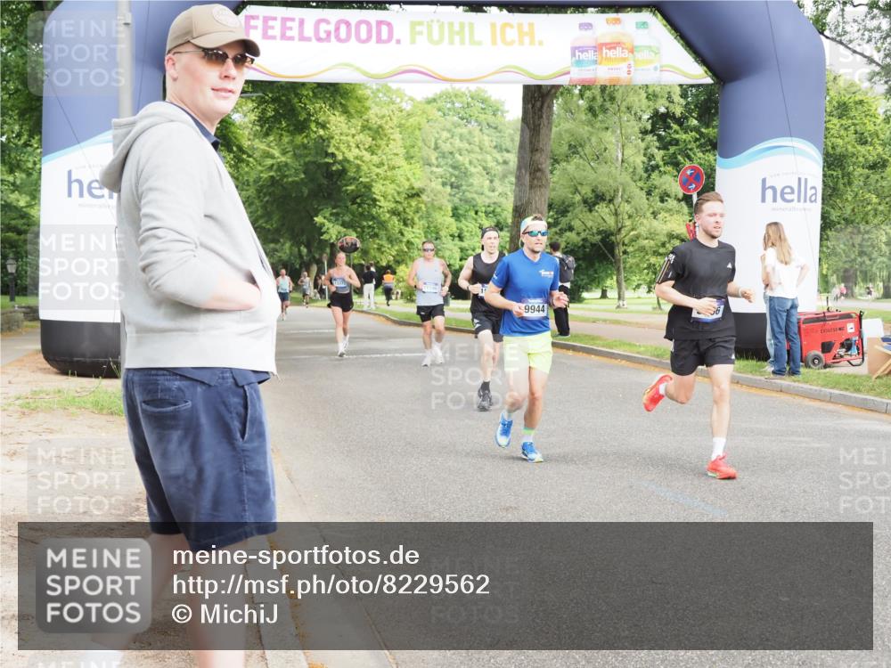 29.06.2025 - hella hamburg halbmarathon MichiJ http://msf.ph/oto/8229562 29.06.2025 10:26:17 Zwischen KM18-KM19 1290, 4865, 6123, 9296, 9313, 9944, 10190, 10451, 13148, 15410, 17125 meine-sportfotos.de