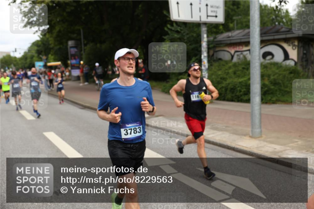 29.06.2025 - hella hamburg halbmarathon Yannick Fuchs http://msf.ph/oto/8229563 29.06.2025 10:33:49 20KM 1343, 1445, 1803, 2525, 2546, 3282, 3783, 4359, 4759, 6037, 6686, 6687, 8450, 8925, 8958, 9265, 11305, 11619, 12772, 13137, 13729, 14093, 14311, 14359, 15013, 15257, 15556, 15561, 15866, 15873, 15965, 16656, 16820, 17005, 17215, 17360, 18149, 18285, 18547, 18734 meine-sportfotos.de