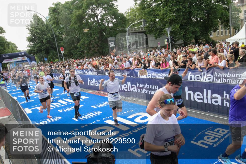 29.06.2025 - hella hamburg halbmarathon Michael Strokosch http://msf.ph/oto/8229590 29.06.2025 11:43:29 Ziel 2031, 3307, 3428, 4855, 6571, 7118, 7552, 7589, 8021, 8300, 8301, 8758, 9333, 10145, 12227, 13195, 14608, 14851, 15562, 15815, 17684, 18258 meine-sportfotos.de