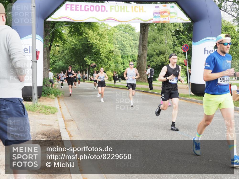 29.06.2025 - hella hamburg halbmarathon MichiJ http://msf.ph/oto/8229650 29.06.2025 10:26:19 Zwischen KM18-KM19 1290, 4865, 9296, 9313, 9944, 10190, 11106, 13148, 13372, 14691, 15410 meine-sportfotos.de