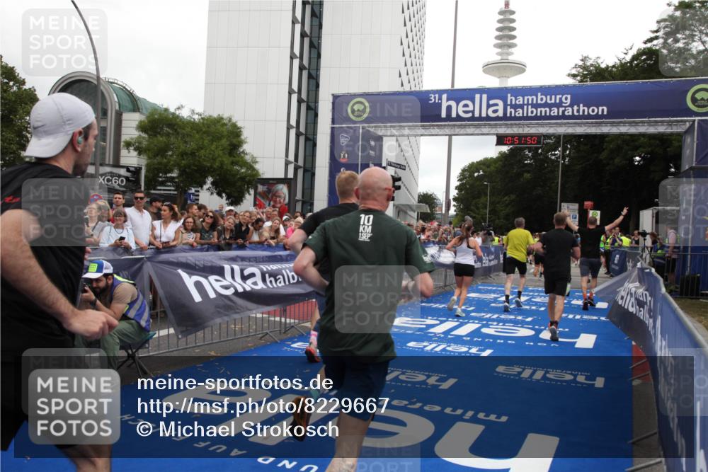 29.06.2025 - hella hamburg halbmarathon Michael Strokosch http://msf.ph/oto/8229667 29.06.2025 10:51:49 Ziel 2396, 6286, 7224, 8710, 8819, 12224, 14458, 15427, 15496, 15727, 15831, 15899, 16907, 17682, 19053 meine-sportfotos.de