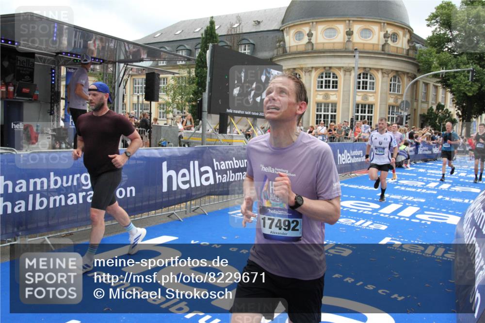 29.06.2025 - hella hamburg halbmarathon Michael Strokosch http://msf.ph/oto/8229671 29.06.2025 10:46:56 Ziel 1139, 4091, 13940, 14385, 17172, 17492, 17669, 17892, 19105 meine-sportfotos.de