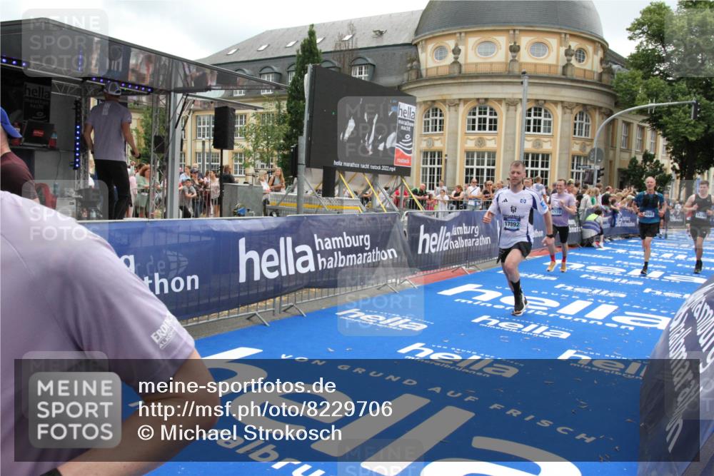 29.06.2025 - hella hamburg halbmarathon Michael Strokosch http://msf.ph/oto/8229706 29.06.2025 10:46:57 Ziel 1139, 1689, 4091, 13940, 14385, 14594, 16081, 17172, 17492, 17892, 17979, 19105 meine-sportfotos.de