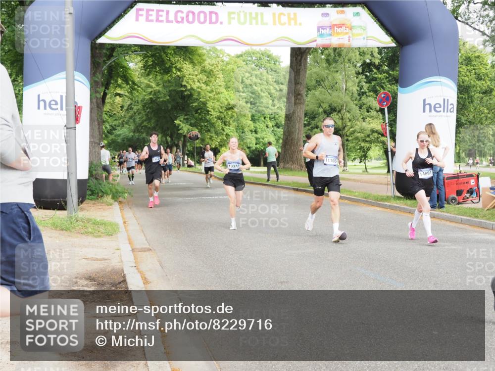 29.06.2025 - hella hamburg halbmarathon MichiJ http://msf.ph/oto/8229716 29.06.2025 10:26:20 Zwischen KM18-KM19 1290, 4865, 9296, 9313, 9944, 10190, 11106, 13148, 13372, 14691, 15410 meine-sportfotos.de
