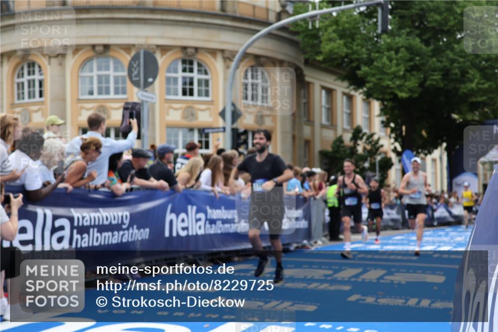 29.06.2025 - hella hamburg halbmarathon Strokosch-Dieckow http://msf.ph/oto/8229725 29.06.2025 10:32:36 Ziel 1707, 1990, 7965, 8062, 11877, 12987, 13199, 13961, 14293, 14908, 16619, 17117, 17151, 18135, 18562, 18563 meine-sportfotos.de