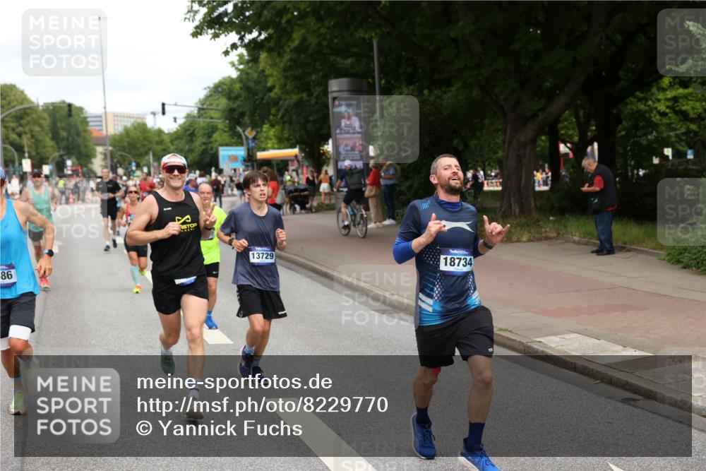 29.06.2025 - hella hamburg halbmarathon Yannick Fuchs http://msf.ph/oto/8229770 29.06.2025 10:33:51 20KM 1343, 1445, 1803, 2525, 2546, 3282, 3783, 4359, 4759, 6037, 6686, 6687, 7981, 8450, 8925, 8958, 9265, 11305, 11619, 12772, 13137, 13479, 13729, 14093, 14204, 14311, 14359, 15013, 15094, 15257, 15556, 15866, 15873, 15965, 16656, 16820, 17005, 17215, 17360, 18149, 18285, 18547, 18734 meine-sportfotos.de