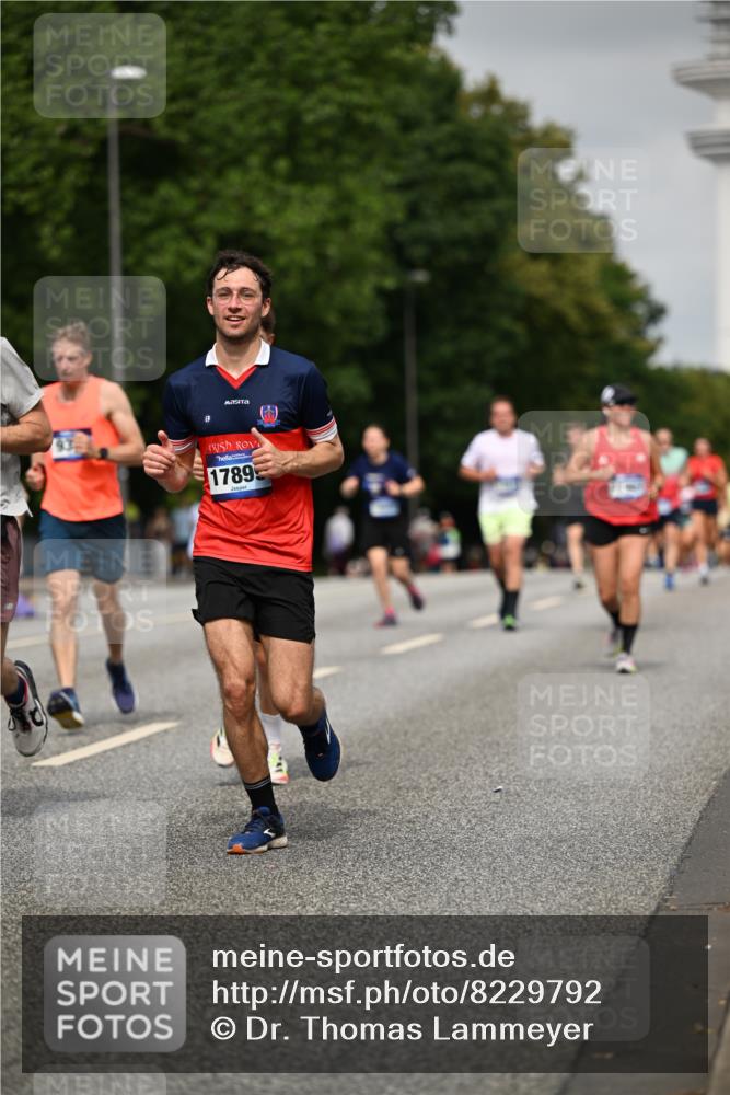 29.06.2025 - hella hamburg halbmarathon Dr. Thomas Lammeyer http://msf.ph/oto/8229792 29.06.2025 10:13:23 Kennedybrücke 1823, 4592, 7081, 7187, 9297, 9306, 10035, 10194, 10819, 11067 meine-sportfotos.de