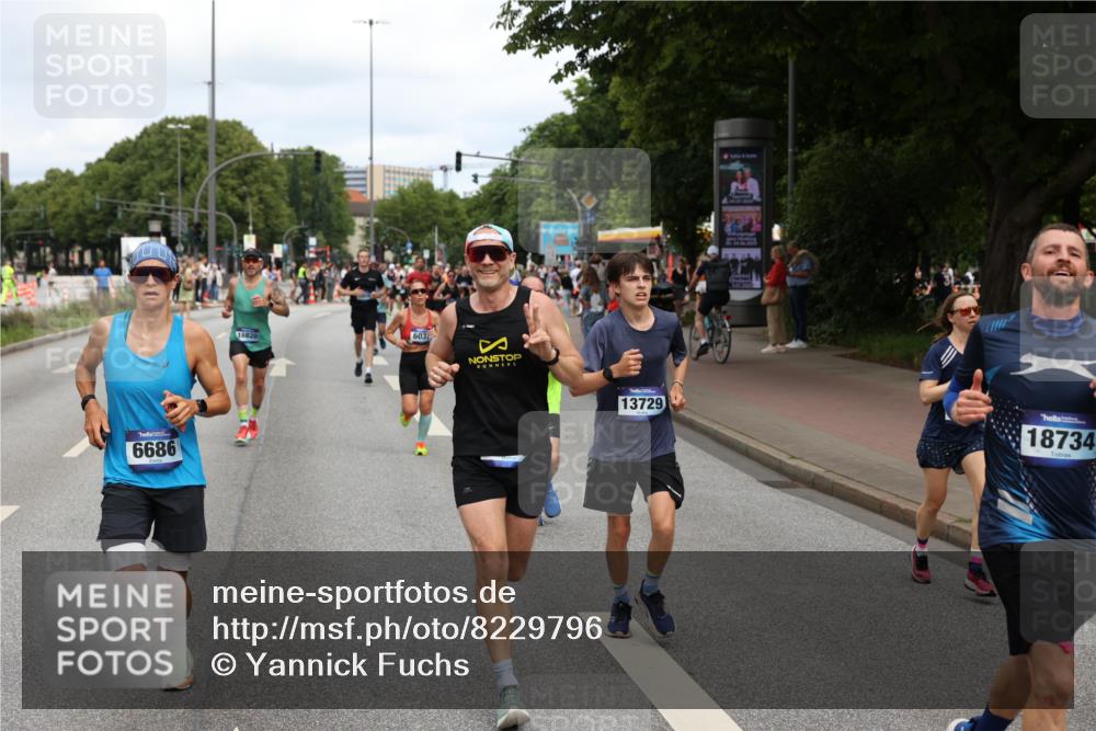29.06.2025 - hella hamburg halbmarathon Yannick Fuchs http://msf.ph/oto/8229796 29.06.2025 10:33:51 20KM 1343, 1445, 1803, 2525, 2546, 3282, 3783, 4359, 4759, 6037, 6686, 6687, 7981, 8450, 8925, 8958, 9265, 11305, 11619, 12772, 13137, 13479, 13729, 14093, 14204, 14311, 14359, 15013, 15094, 15257, 15556, 15866, 15873, 15965, 16656, 16820, 17005, 17215, 17360, 18149, 18285, 18547, 18734 meine-sportfotos.de