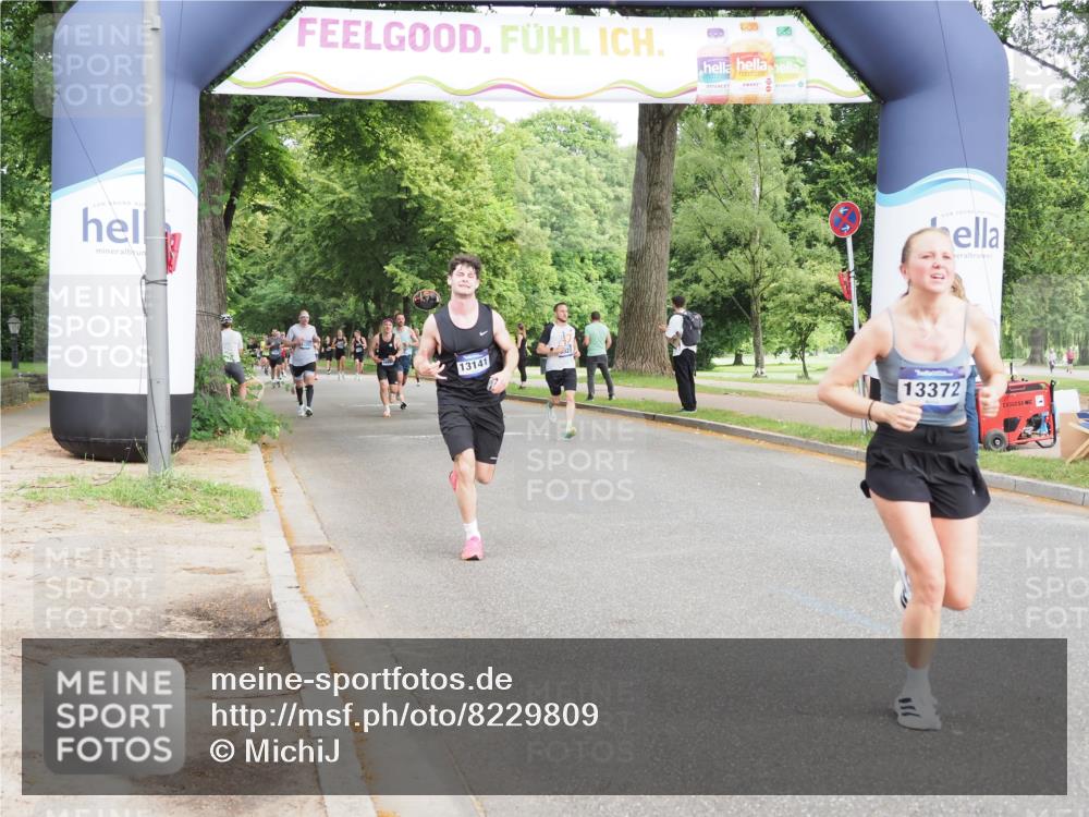 29.06.2025 - hella hamburg halbmarathon MichiJ http://msf.ph/oto/8229809 29.06.2025 10:26:22 Zwischen KM18-KM19 1290, 4865, 9296, 9313, 9944, 11106, 13141, 13372, 14691, 15410 meine-sportfotos.de