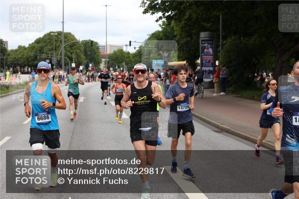 29.06.2025 - hella hamburg halbmarathon Yannick Fuchs http://msf.ph/oto/8229817 29.06.2025 10:33:51 20KM 1343, 1445, 1803, 2525, 2546, 3282, 3783, 4359, 4759, 6037, 6686, 6687, 7981, 8450, 8925, 8958, 9265, 11305, 11619, 12772, 13137, 13479, 13729, 14093, 14204, 14311, 14359, 15013, 15094, 15257, 15556, 15866, 15873, 15965, 16656, 16820, 17005, 17215, 17360, 18149, 18285, 18547, 18734 meine-sportfotos.de