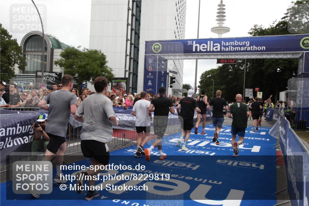 29.06.2025 - hella hamburg halbmarathon Michael Strokosch http://msf.ph/oto/8229819 29.06.2025 10:51:51 Ziel 2396, 6286, 7224, 8710, 8819, 9793, 9959, 12224, 15427, 15727, 15831, 15899, 16907, 17682, 19053, 19137 meine-sportfotos.de