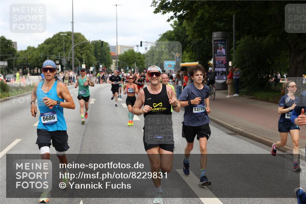 29.06.2025 - hella hamburg halbmarathon Yannick Fuchs http://msf.ph/oto/8229831 29.06.2025 10:33:51 20KM 1343, 1445, 1803, 2525, 2546, 3282, 3783, 4359, 4759, 6037, 6686, 6687, 7981, 8450, 8925, 8958, 9265, 11305, 11619, 12772, 13137, 13479, 13729, 14093, 14204, 14311, 14359, 15013, 15094, 15257, 15556, 15866, 15873, 15965, 16656, 16820, 17005, 17215, 17360, 18149, 18285, 18547, 18734 meine-sportfotos.de