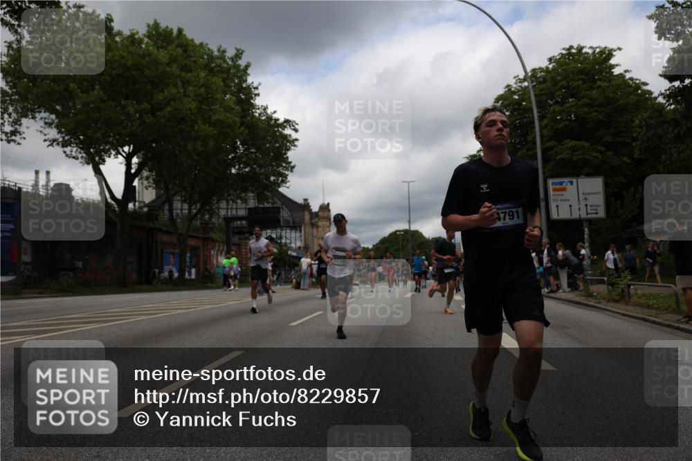 29.06.2025 - hella hamburg halbmarathon Yannick Fuchs http://msf.ph/oto/8229857 29.06.2025 10:46:42 20KM 1098, 1257, 1482, 1657, 2111, 2444, 2814, 3258, 3399, 3715, 3952, 4121, 4558, 4587, 4726, 5116, 5169, 5194, 5378, 5607, 6164, 6561, 6562, 6897, 7178, 7232, 7383, 7475, 7896, 8172, 8316, 8587, 8720, 8955, 10529, 10811, 12135, 12482, 12519, 13211, 13301, 14198, 14286, 14791, 14805, 15144, 15446, 15690, 16320, 16929, 17130, 17198, 17710, 17773, 18331 meine-sportfotos.de