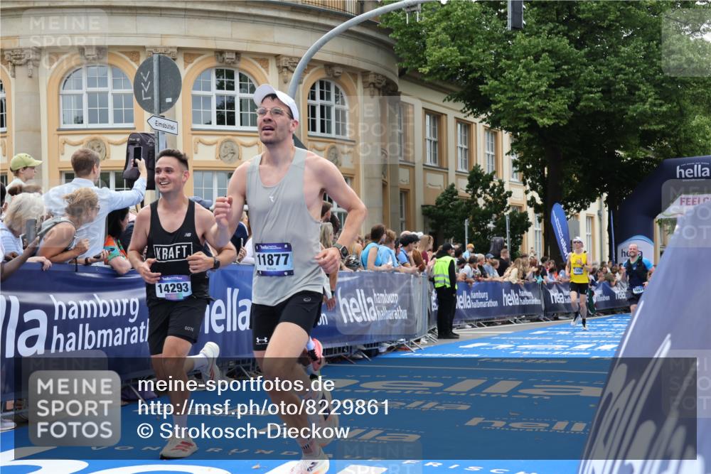 29.06.2025 - hella hamburg halbmarathon Strokosch-Dieckow http://msf.ph/oto/8229861 29.06.2025 10:32:38 Ziel 1707, 1990, 7965, 8062, 11877, 12987, 13961, 14028, 14293, 14908, 15054, 16619, 17117, 17151, 18135 meine-sportfotos.de