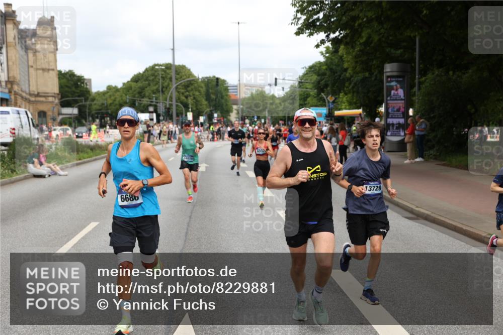 29.06.2025 - hella hamburg halbmarathon Yannick Fuchs http://msf.ph/oto/8229881 29.06.2025 10:33:51 20KM 1343, 1445, 1803, 2525, 2546, 3282, 3783, 4359, 4759, 6037, 6686, 6687, 7981, 8450, 8925, 8958, 9265, 11305, 11619, 12772, 13137, 13479, 13729, 14093, 14204, 14311, 14359, 15013, 15094, 15257, 15556, 15866, 15873, 15965, 16656, 16820, 17005, 17215, 17360, 18149, 18285, 18547, 18734 meine-sportfotos.de