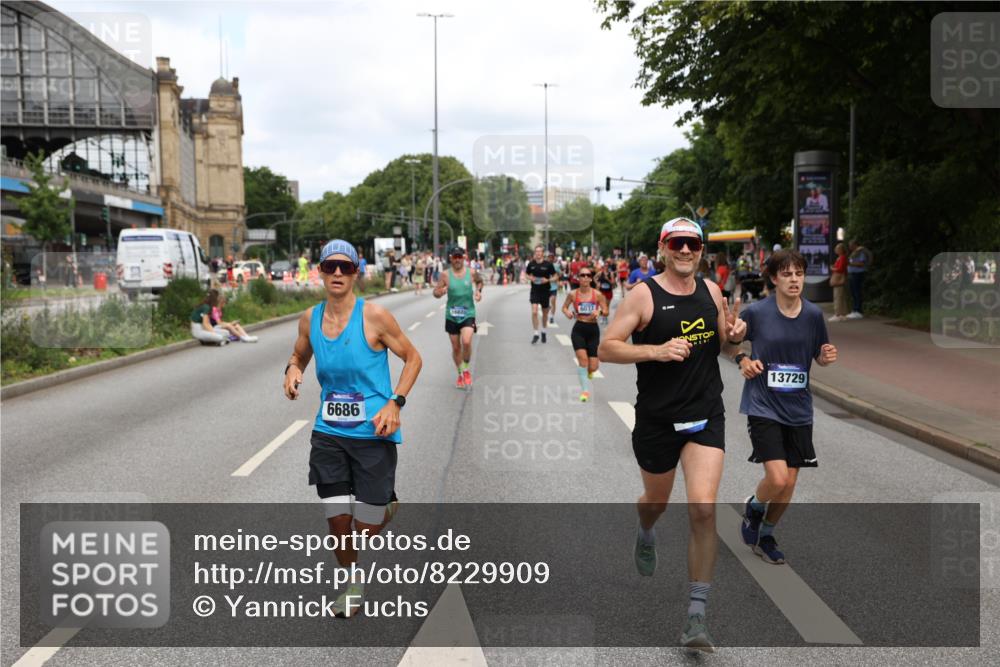 29.06.2025 - hella hamburg halbmarathon Yannick Fuchs http://msf.ph/oto/8229909 29.06.2025 10:33:52 20KM 1343, 1445, 1803, 2525, 2546, 3282, 3783, 4759, 6037, 6686, 6687, 7981, 8450, 8925, 8958, 9265, 11305, 11619, 12772, 13137, 13479, 13514, 13729, 14204, 14311, 14359, 15013, 15094, 15257, 15556, 15866, 15873, 15965, 16656, 16820, 17005, 17215, 17360, 18149, 18285, 18547, 18734 meine-sportfotos.de