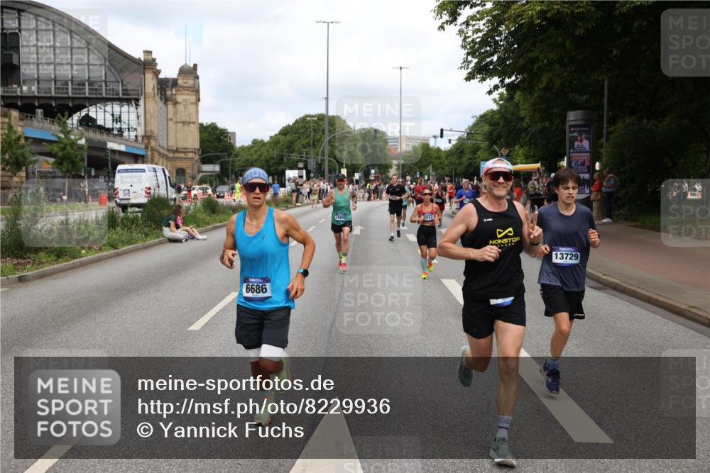 29.06.2025 - hella hamburg halbmarathon Yannick Fuchs http://msf.ph/oto/8229936 29.06.2025 10:33:52 20KM 1343, 1445, 1803, 2525, 2546, 3282, 3783, 4759, 6037, 6686, 6687, 7981, 8450, 8925, 8958, 9265, 11305, 11619, 12772, 13137, 13479, 13514, 13729, 14204, 14311, 14359, 15013, 15094, 15257, 15556, 15866, 15873, 15965, 16656, 16820, 17005, 17215, 17360, 18149, 18285, 18547, 18734 meine-sportfotos.de