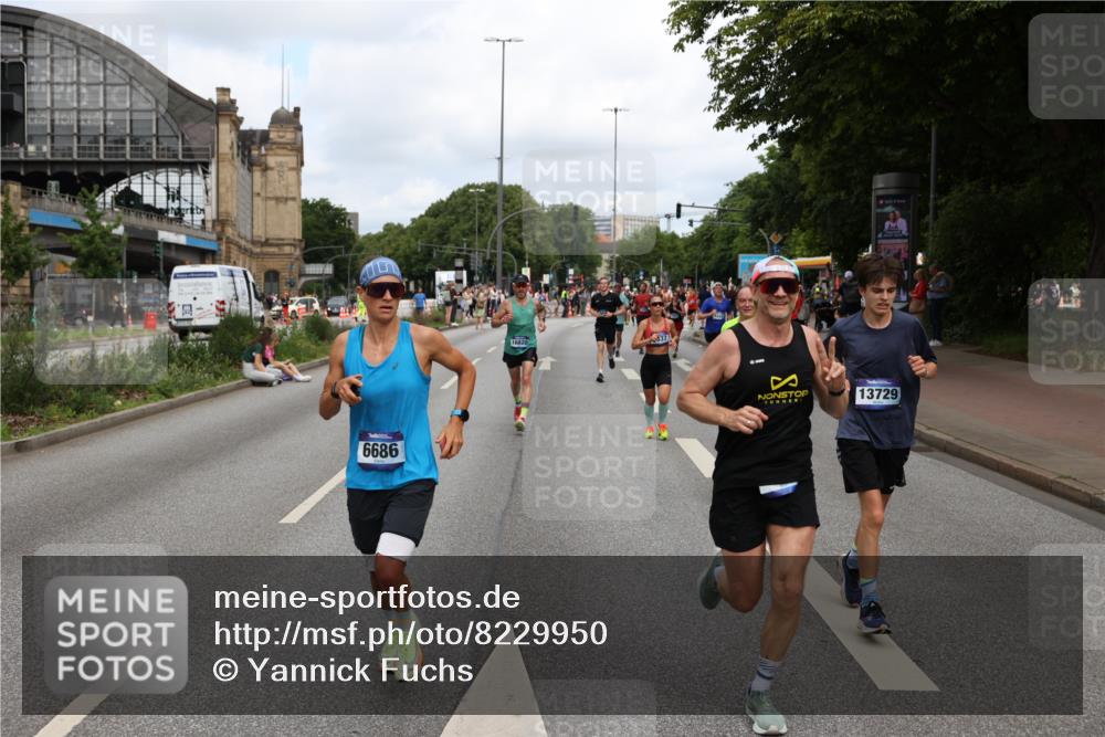 29.06.2025 - hella hamburg halbmarathon Yannick Fuchs http://msf.ph/oto/8229950 29.06.2025 10:33:52 20KM 1343, 1445, 1803, 2525, 2546, 3282, 3783, 4759, 6037, 6686, 6687, 7981, 8450, 8925, 8958, 9265, 11305, 11619, 12772, 13137, 13479, 13514, 13729, 14204, 14311, 14359, 15013, 15094, 15257, 15556, 15866, 15873, 15965, 16656, 16820, 17005, 17215, 17360, 18149, 18285, 18547, 18734 meine-sportfotos.de
