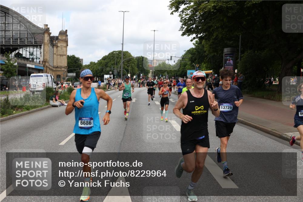 29.06.2025 - hella hamburg halbmarathon Yannick Fuchs http://msf.ph/oto/8229964 29.06.2025 10:33:52 20KM 1343, 1445, 1803, 2525, 2546, 3282, 3783, 4759, 6037, 6686, 6687, 7981, 8450, 8925, 8958, 9265, 11305, 11619, 12772, 13137, 13479, 13514, 13729, 14204, 14311, 14359, 15013, 15094, 15257, 15556, 15866, 15873, 15965, 16656, 16820, 17005, 17215, 17360, 18149, 18285, 18547, 18734 meine-sportfotos.de