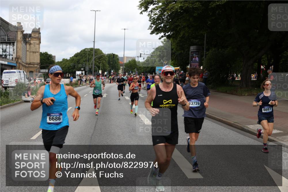29.06.2025 - hella hamburg halbmarathon Yannick Fuchs http://msf.ph/oto/8229974 29.06.2025 10:33:52 20KM 1343, 1445, 1803, 2525, 2546, 3282, 3783, 4759, 6037, 6686, 6687, 7981, 8450, 8925, 8958, 9265, 11305, 11619, 12772, 13137, 13479, 13514, 13729, 14204, 14311, 14359, 15013, 15094, 15257, 15556, 15866, 15873, 15965, 16656, 16820, 17005, 17215, 17360, 18149, 18285, 18547, 18734 meine-sportfotos.de