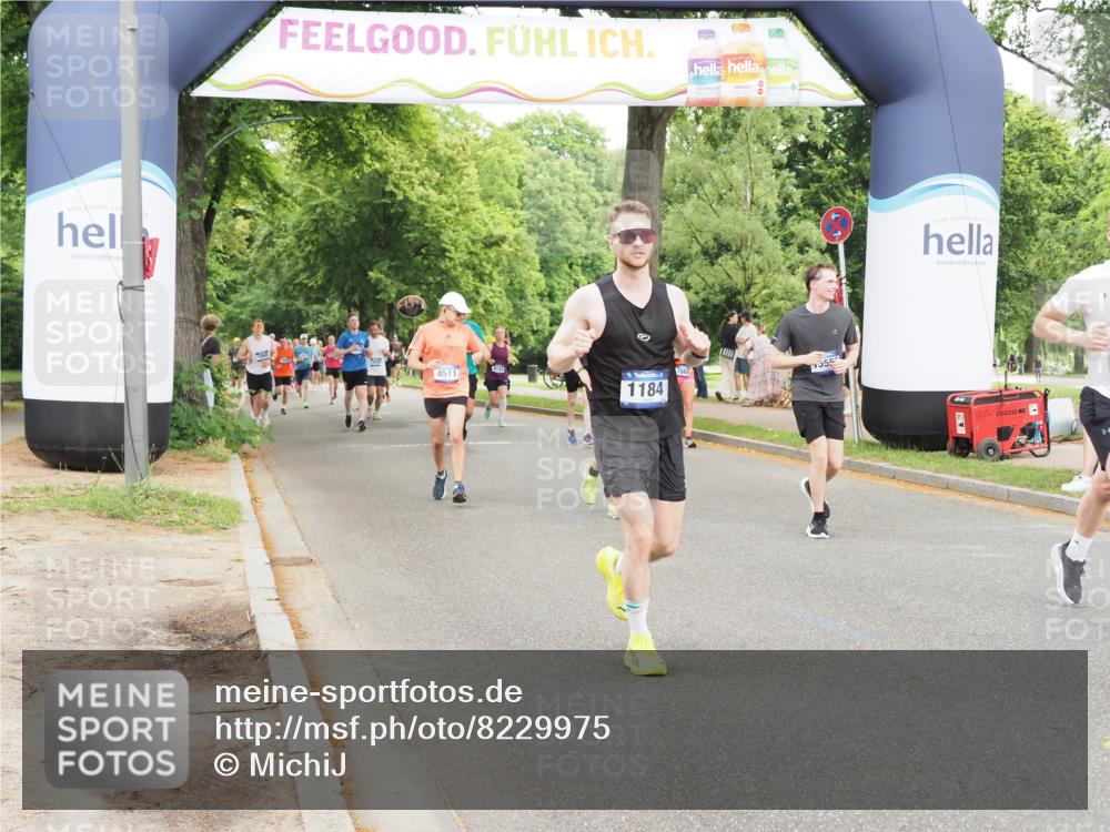 29.06.2025 - hella hamburg halbmarathon MichiJ http://msf.ph/oto/8229975 29.06.2025 10:49:30 Zwischen KM18-KM19 1184, 2661, 4511, 5058, 5379, 6142, 9297, 12156, 12978, 13874, 14970, 15550, 16426, 17119, 17890 meine-sportfotos.de
