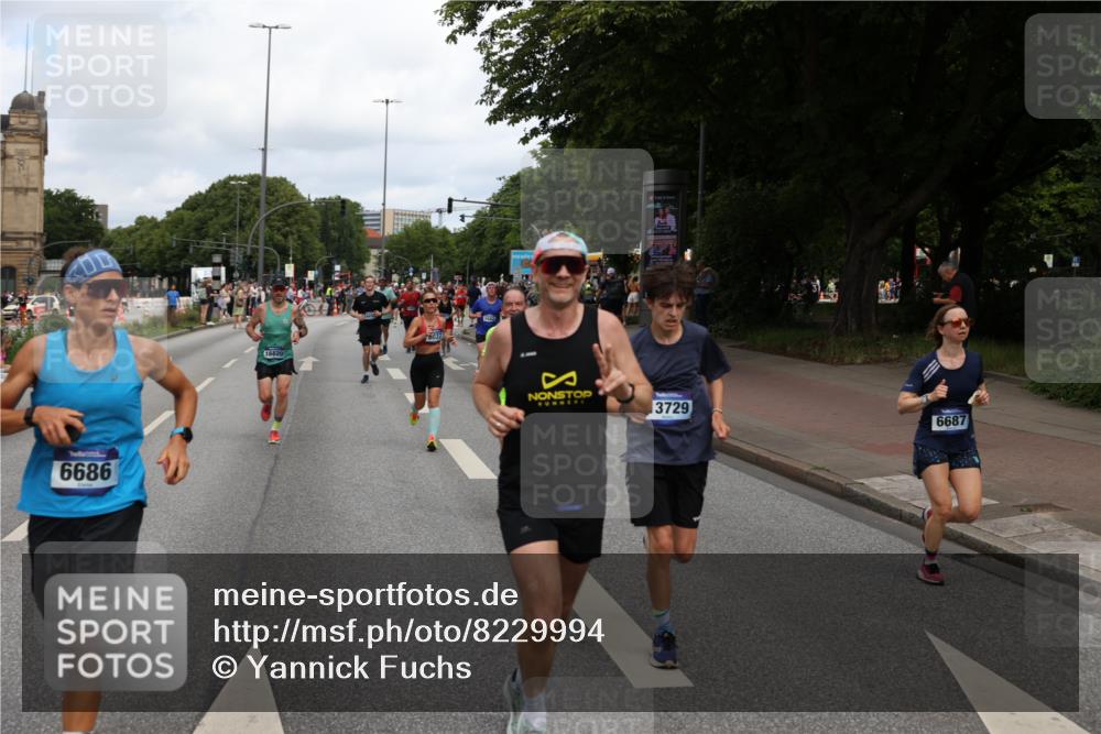29.06.2025 - hella hamburg halbmarathon Yannick Fuchs http://msf.ph/oto/8229994 29.06.2025 10:33:52 20KM 1343, 1445, 1803, 2525, 2546, 3282, 3783, 4759, 6037, 6686, 6687, 7981, 8450, 8925, 8958, 9265, 11305, 11619, 12772, 13137, 13479, 13514, 13729, 14204, 14311, 14359, 15013, 15094, 15257, 15556, 15866, 15873, 15965, 16656, 16820, 17005, 17215, 17360, 18149, 18285, 18547, 18734 meine-sportfotos.de