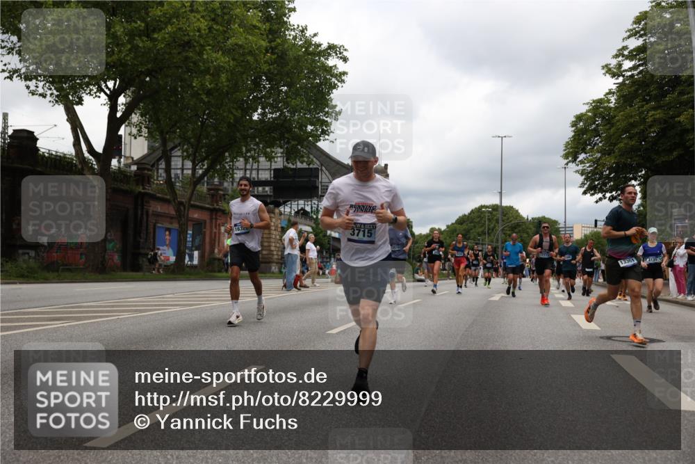 29.06.2025 - hella hamburg halbmarathon Yannick Fuchs http://msf.ph/oto/8229999 29.06.2025 10:46:43 20KM 1098, 1257, 1482, 1657, 2111, 2444, 2814, 3258, 3399, 3715, 3952, 4121, 4558, 4587, 4726, 5169, 5194, 5378, 5607, 6164, 6561, 6562, 6897, 7178, 7232, 7383, 7475, 7896, 8172, 8316, 8587, 8720, 8955, 10529, 10811, 12135, 12482, 12519, 13211, 13301, 14198, 14286, 14791, 14805, 15144, 15446, 15690, 16320, 16929, 17130, 17198, 17710, 17773, 18331 meine-sportfotos.de