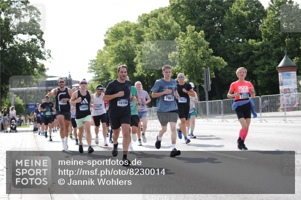 29.06.2025 - hella hamburg halbmarathon Jannik Wohlers http://msf.ph/oto/8230014 29.06.2025 09:52:09 Lombardsbrücke 1139, 1169, 1220, 1415, 1468, 1512, 3852, 4565, 4915, 5007, 5011, 6550, 7067, 7432, 7451, 7865, 7961, 8852, 10099, 10741, 10796, 11495, 11679, 11779, 12046, 12365, 12372, 12579, 12723, 12772, 13403, 13614, 13687, 14257, 14449, 14703, 14813, 15233, 15247, 15301, 15356, 15362, 15808, 15813, 15894, 16338, 16591, 17000, 17281, 17391, 17846, 17926, 18560, 18632, 18637, 18680, 18775, 18982 meine-sportfotos.de