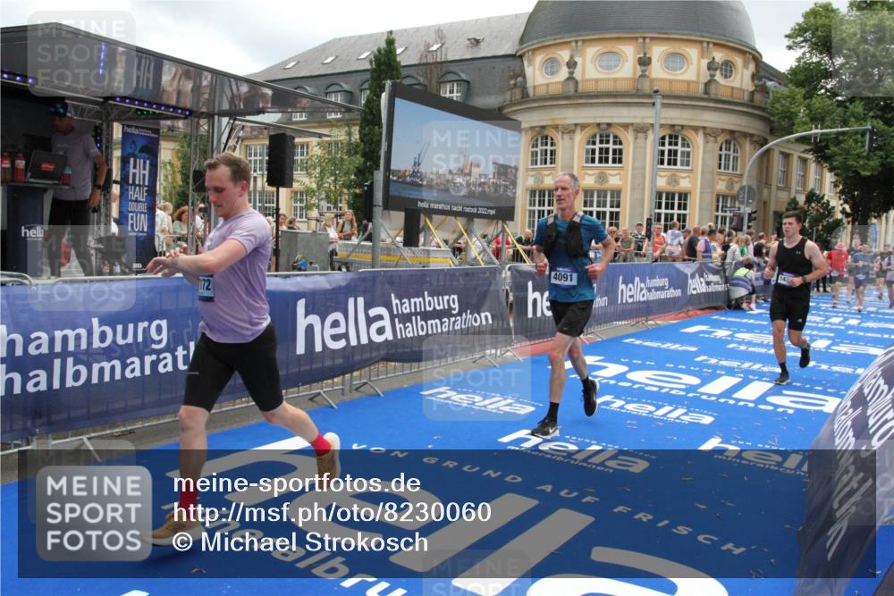 29.06.2025 - hella hamburg halbmarathon Michael Strokosch http://msf.ph/oto/8230060 29.06.2025 10:46:59 Ziel 1139, 1689, 4091, 10122, 13728, 14385, 14449, 14594, 16081, 17172, 17892, 17979, 19105 meine-sportfotos.de