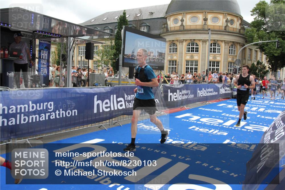 29.06.2025 - hella hamburg halbmarathon Michael Strokosch http://msf.ph/oto/8230103 29.06.2025 10:46:59 Ziel 1139, 1689, 4091, 10122, 13728, 14385, 14449, 14594, 16081, 17172, 17892, 17979, 19105 meine-sportfotos.de