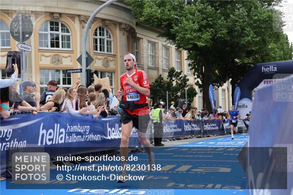 29.06.2025 - hella hamburg halbmarathon Strokosch-Dieckow http://msf.ph/oto/8230138 29.06.2025 10:32:47 Ziel 4463, 4749, 6358, 7965, 8062, 10453, 12290, 12987, 13686, 13961, 14028, 15054, 16425, 17117, 17151, 18687, 19059 meine-sportfotos.de