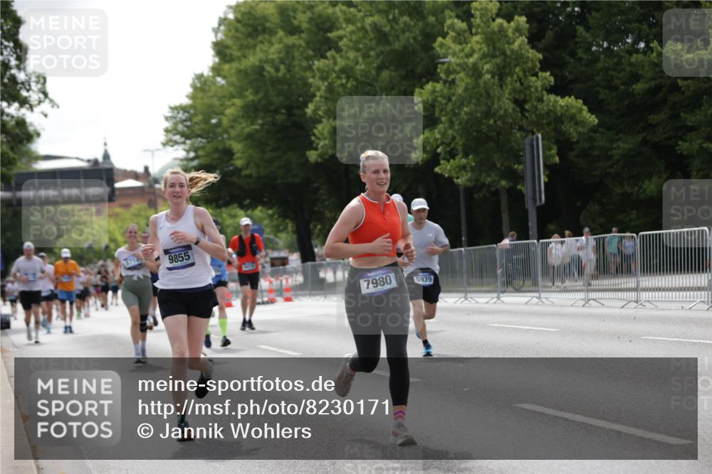 29.06.2025 - hella hamburg halbmarathon Jannik Wohlers http://msf.ph/oto/8230171 29.06.2025 10:28:04 Lombardsbrücke 3445, 5718, 5903, 5939, 6418, 7667, 7980, 8327, 8560, 9716, 9855, 10434, 13045, 13296, 13400, 16125, 18293, 18604, 19180 meine-sportfotos.de