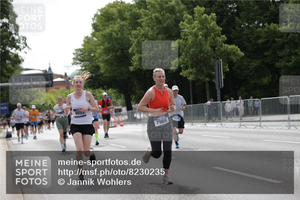 29.06.2025 - hella hamburg halbmarathon Jannik Wohlers http://msf.ph/oto/8230235 29.06.2025 10:28:04 Lombardsbrücke 3445, 5718, 5903, 5939, 6418, 7667, 7980, 8327, 8560, 9716, 9855, 10434, 13045, 13296, 13400, 16125, 18293, 18604, 19180 meine-sportfotos.de