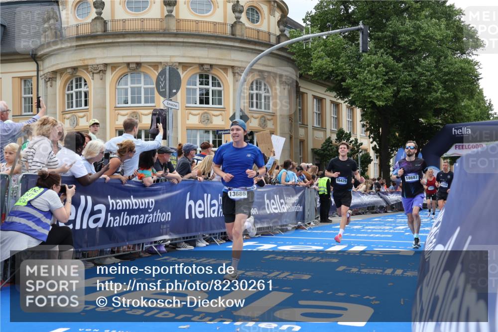 29.06.2025 - hella hamburg halbmarathon Strokosch-Dieckow http://msf.ph/oto/8230261 29.06.2025 10:32:52 Ziel 4463, 4749, 6358, 10453, 12290, 13686, 14028, 15054, 16425, 18679, 18687, 19059 meine-sportfotos.de