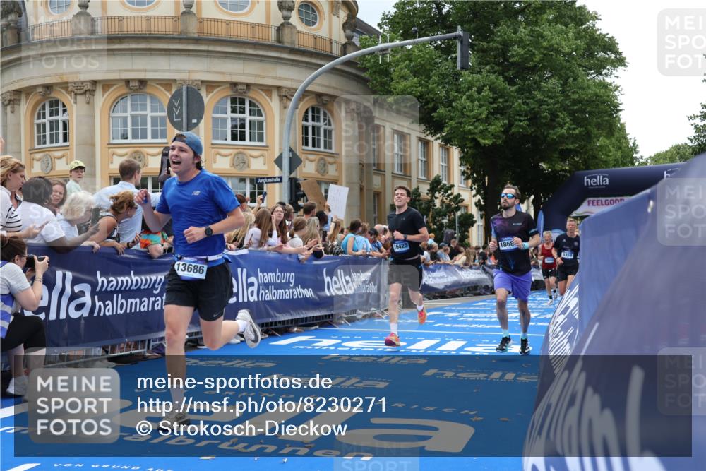 29.06.2025 - hella hamburg halbmarathon Strokosch-Dieckow http://msf.ph/oto/8230271 29.06.2025 10:32:52 Ziel 4463, 4749, 6358, 10453, 12290, 13686, 14028, 15054, 16425, 18679, 18687, 19059 meine-sportfotos.de