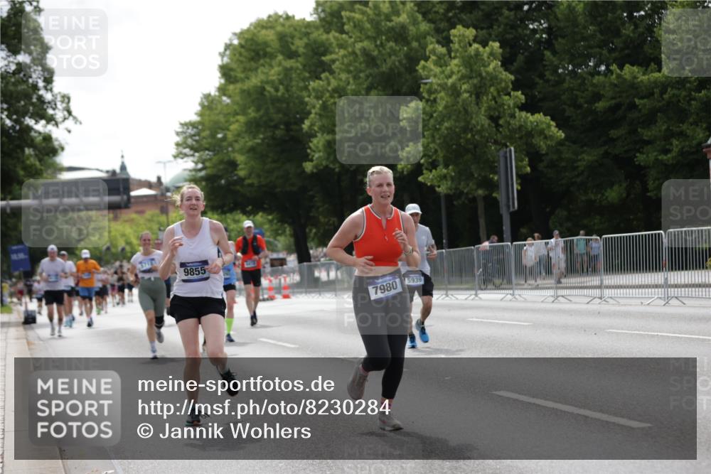 29.06.2025 - hella hamburg halbmarathon Jannik Wohlers http://msf.ph/oto/8230284 29.06.2025 10:28:04 Lombardsbrücke 3445, 5718, 5903, 5939, 6418, 7667, 7980, 8327, 8560, 9716, 9855, 10434, 13045, 13296, 13400, 16125, 18293, 18604, 19180 meine-sportfotos.de