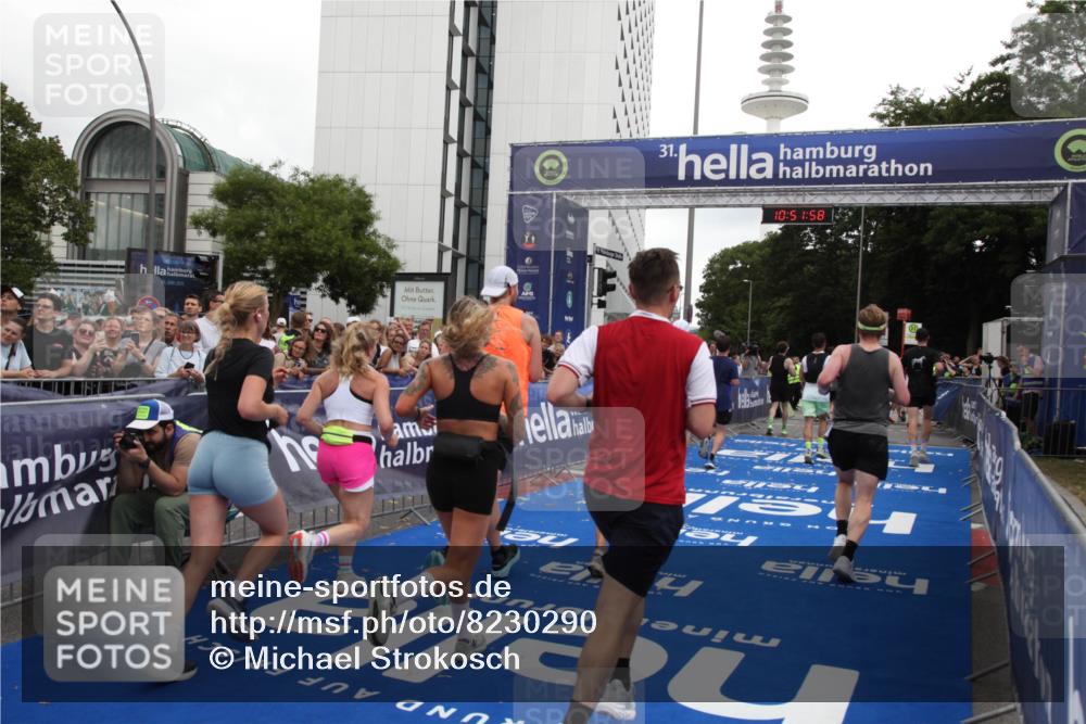 29.06.2025 - hella hamburg halbmarathon Michael Strokosch http://msf.ph/oto/8230290 29.06.2025 10:51:57 Ziel 2818, 2823, 2880, 4297, 5102, 8856, 9793, 9959, 13799, 15427, 15690, 16907, 17815, 17962, 19137 meine-sportfotos.de