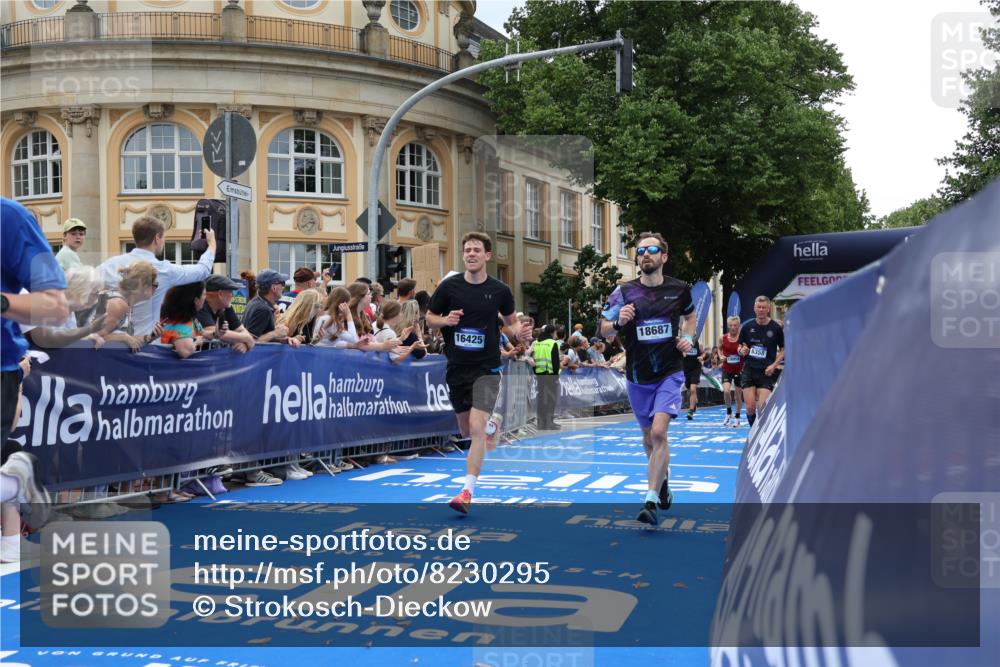 29.06.2025 - hella hamburg halbmarathon Strokosch-Dieckow http://msf.ph/oto/8230295 29.06.2025 10:32:52 Ziel 4463, 4749, 6358, 10453, 12290, 13686, 14028, 15054, 16425, 18679, 18687, 19059 meine-sportfotos.de