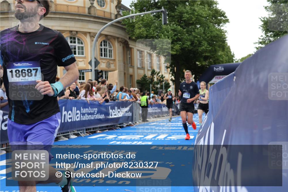 29.06.2025 - hella hamburg halbmarathon Strokosch-Dieckow http://msf.ph/oto/8230327 29.06.2025 10:32:54 Ziel 4463, 4749, 6358, 10453, 11169, 12290, 13686, 16425, 18679, 18687, 19059 meine-sportfotos.de