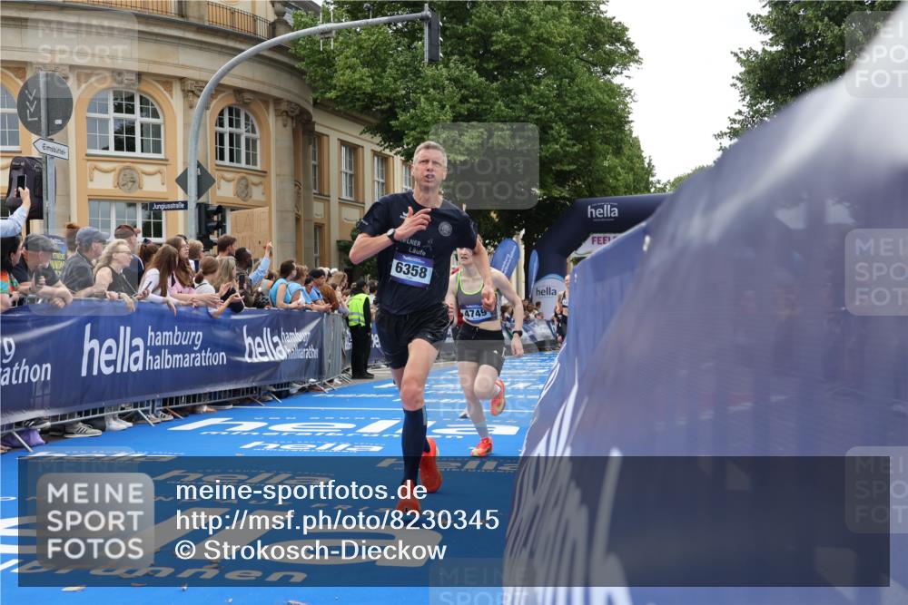29.06.2025 - hella hamburg halbmarathon Strokosch-Dieckow http://msf.ph/oto/8230345 29.06.2025 10:32:55 Ziel 4463, 4749, 6358, 10453, 11169, 12290, 13686, 16425, 18679, 18687, 19059 meine-sportfotos.de